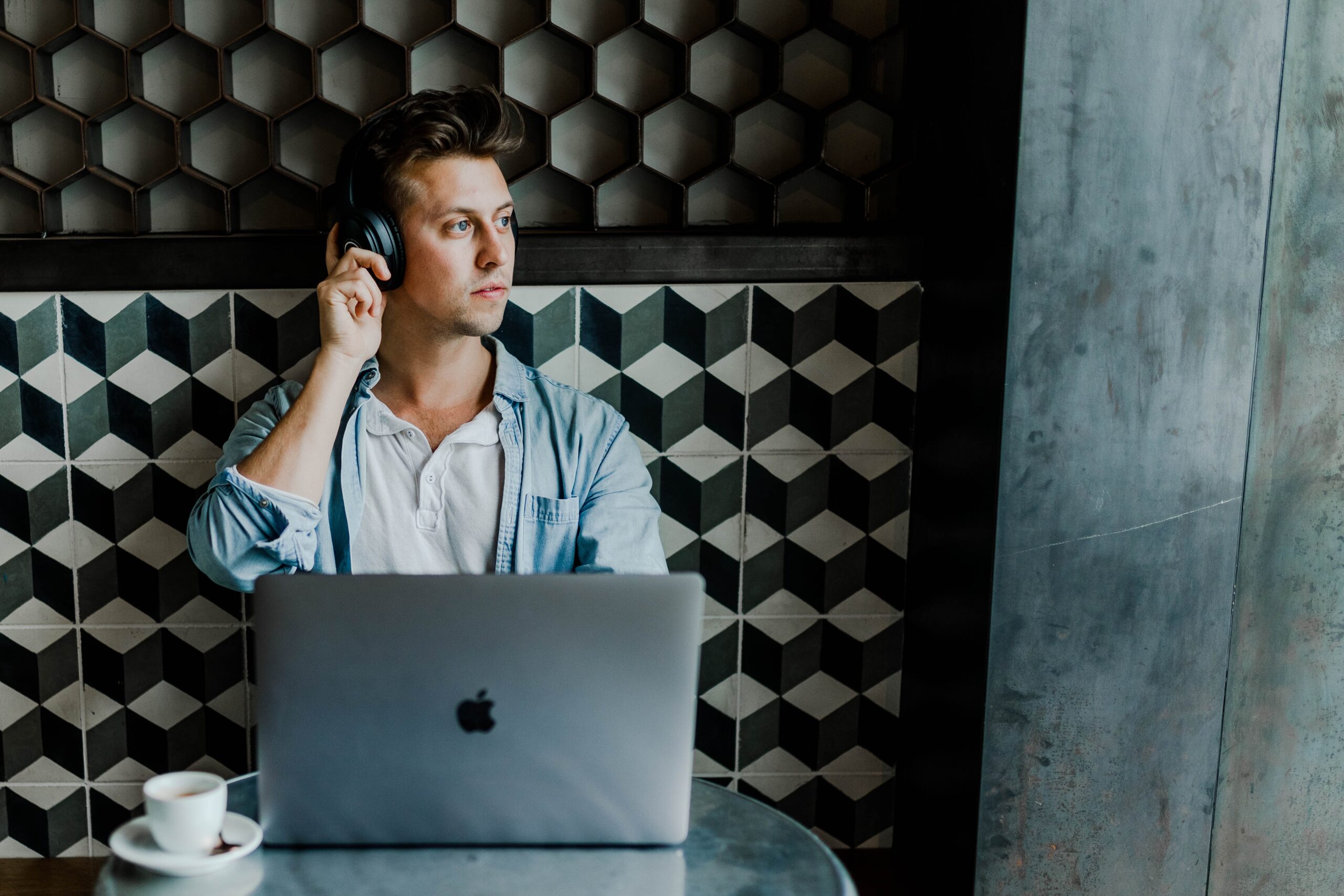 Read more about the article Why your website is key to speeding up your sales calls 